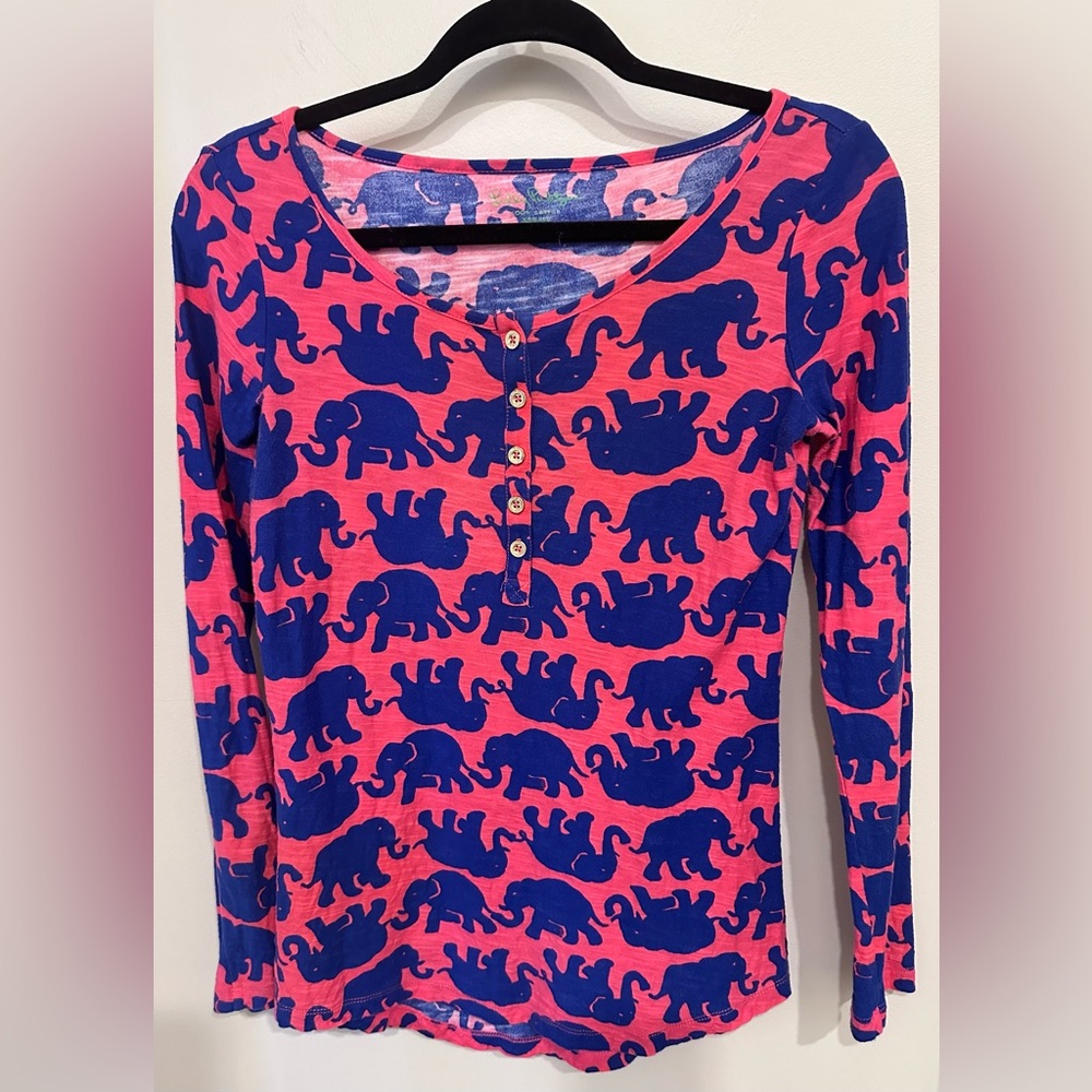 Lilly Pulitzer Elephant Blue Pink Long Roll Tab Sleeve Round Neck Button Tee XS